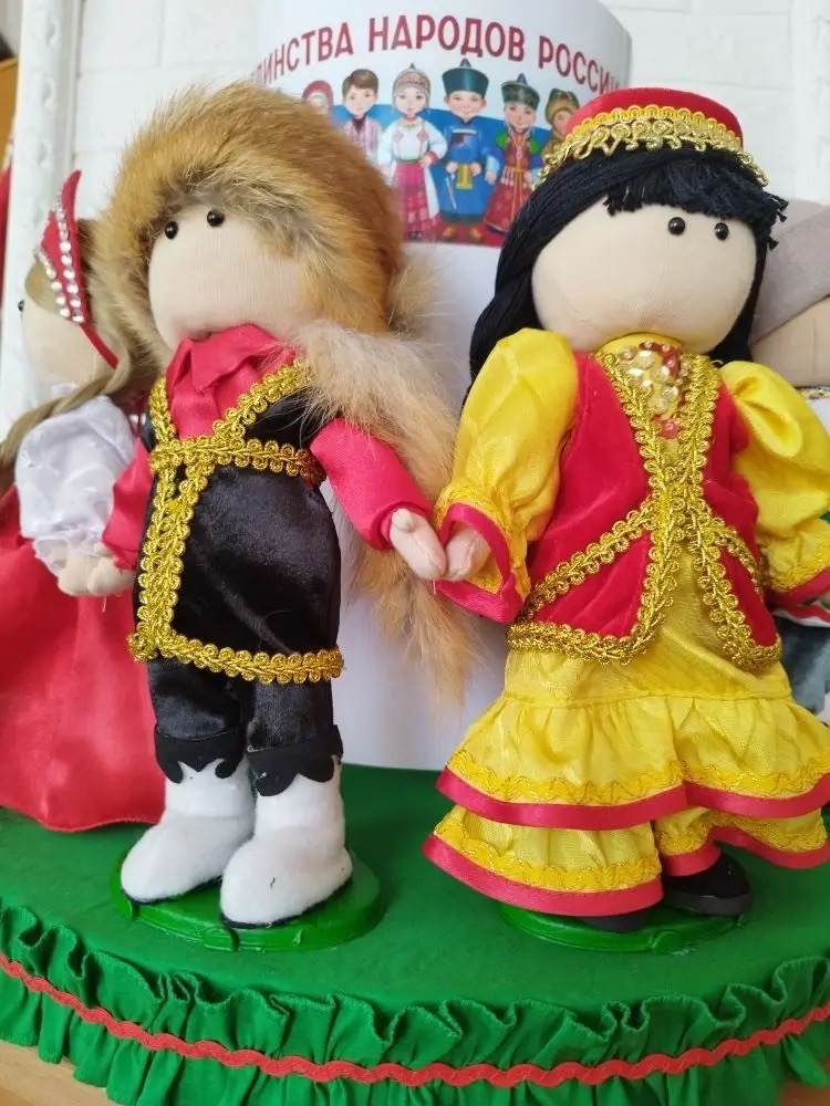 Хоровод Дружба народов. Тойкиева Диана Сергеевна, Дульцева Валерия Валериевна