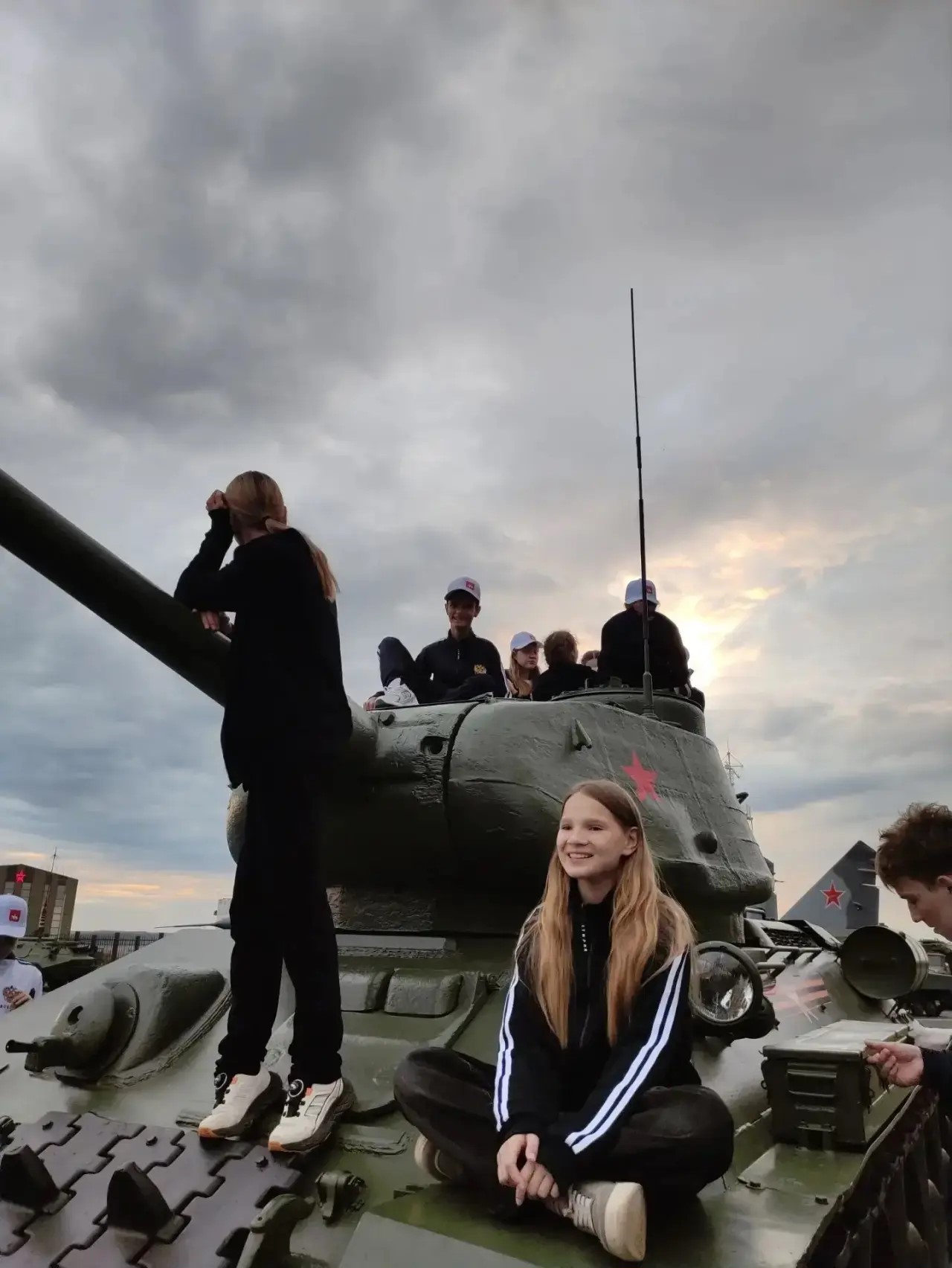Пока остальные команды продолжают прибывать в Уфу, участники из Пермского края, Оренбургской и Пензенской областей и Республики Башкортостан уже побывали на экскурсии по парку «Патриот».