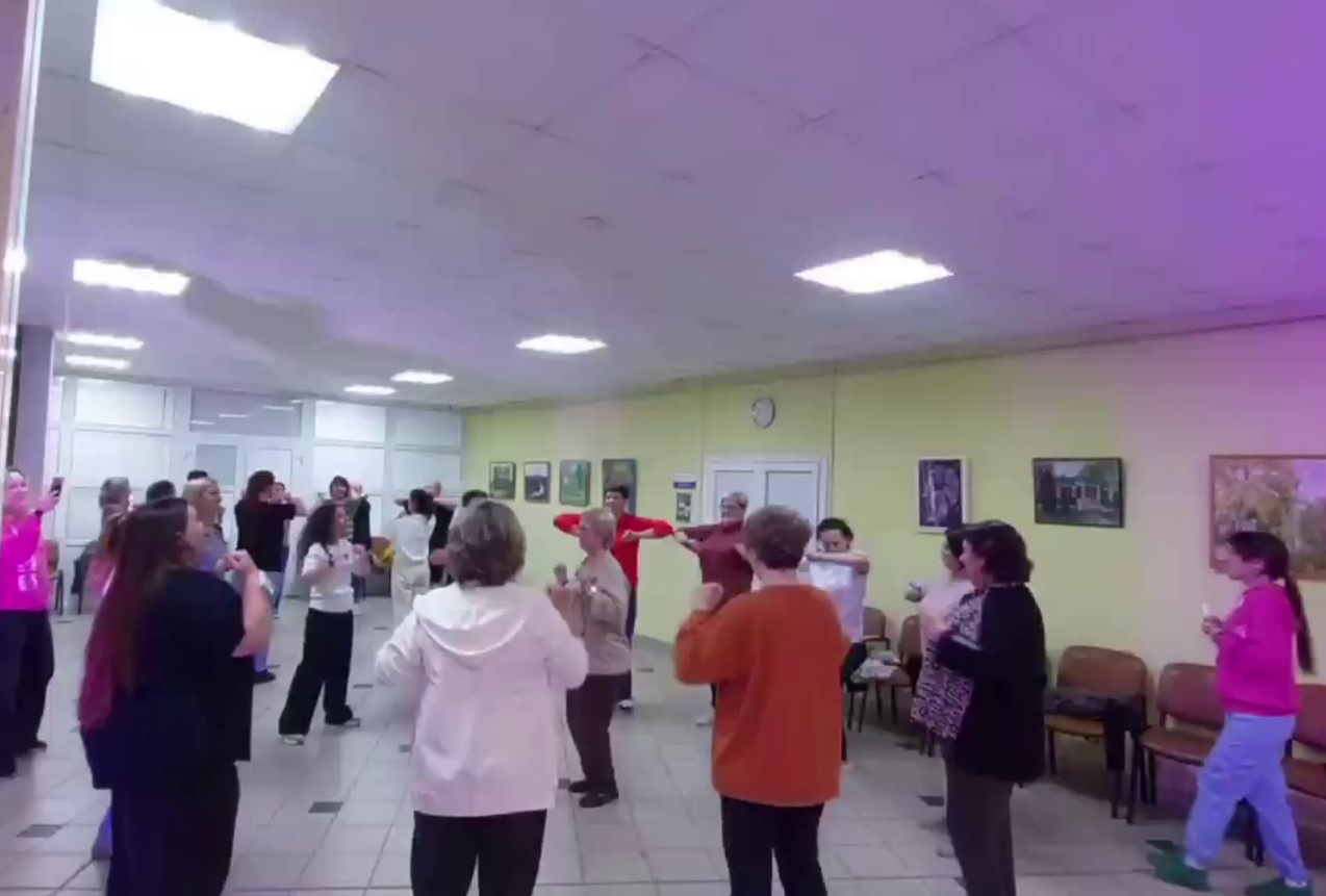  Пока ребята покоряют сцены и спортивные площадки, их сопровождающие тоже не скучают!