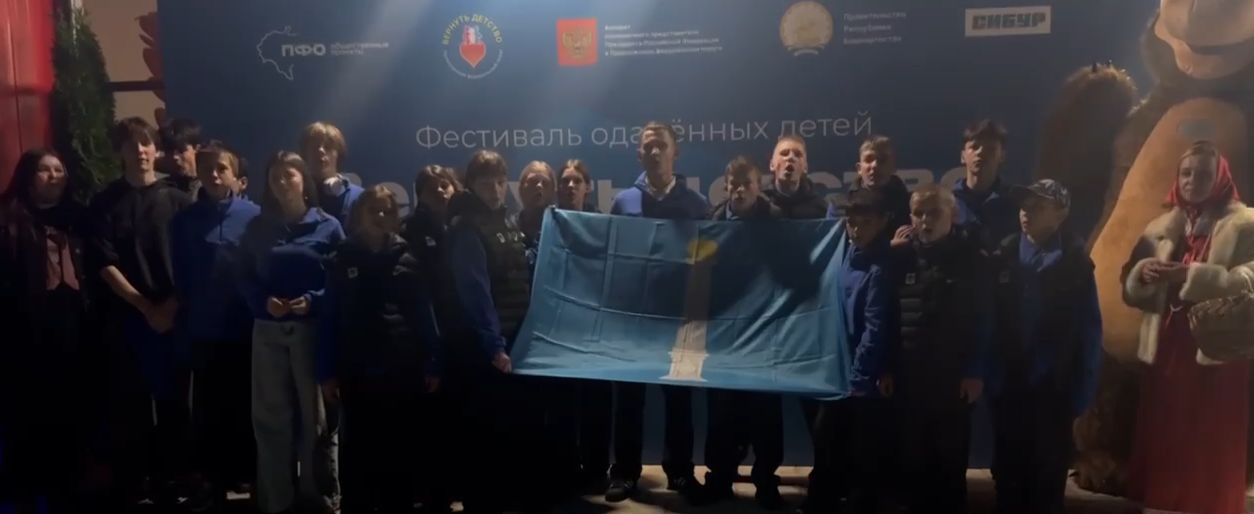 Посмотрите, как бодро танцуют в темноте ребята из Ульяновской области и Чувашской Республики! Кажется, будто и не было долгих часов в дороге💃 🔥 